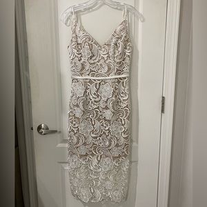 DB STUDIO

crochet lace overlay midi dress